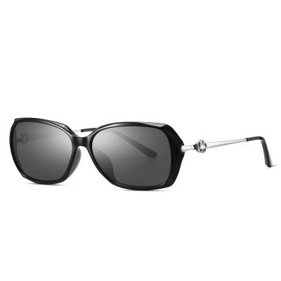 نظارة شمسية بتصميم كلاسيك